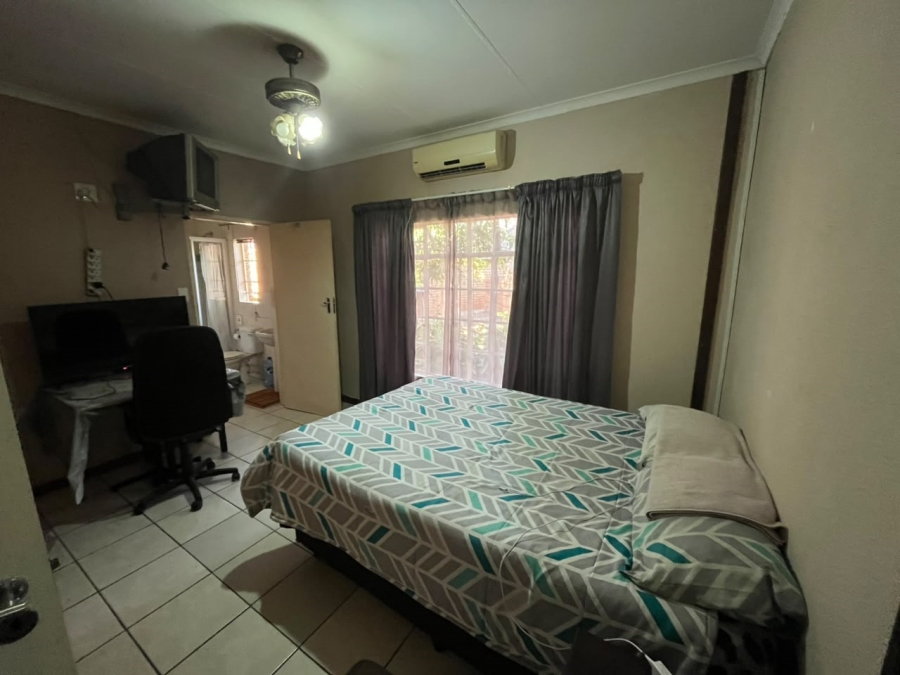 To Let 6 Bedroom Property for Rent in Bodorp North West